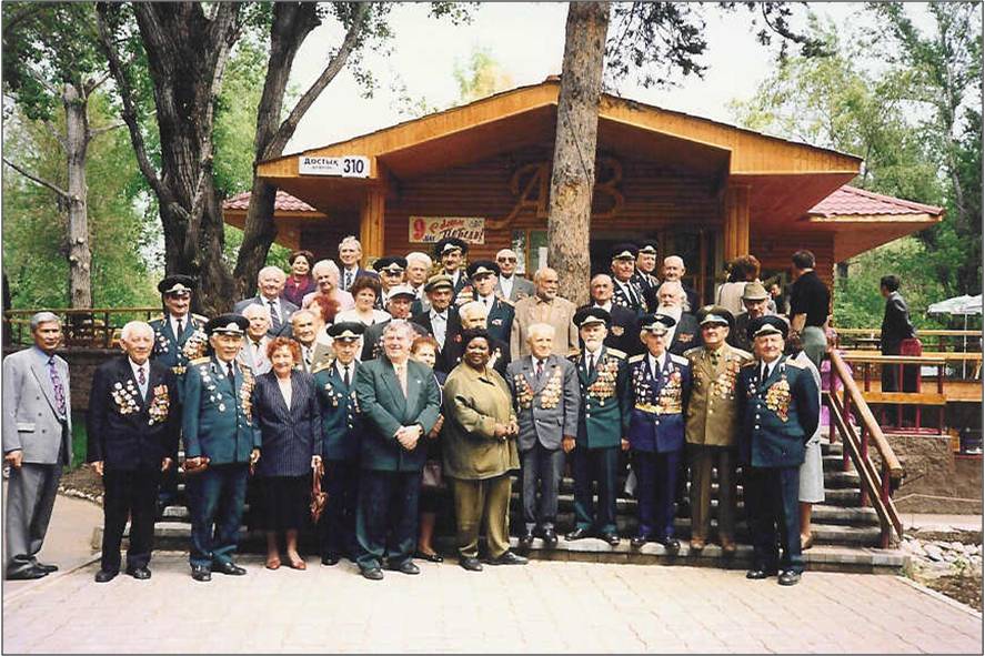 JA with Cdn Veterans, c1998